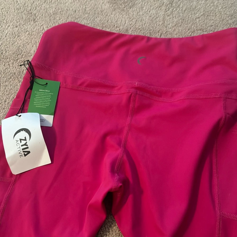 Zyia women’s light and tight leggings 20” size 8 party pink. High rise